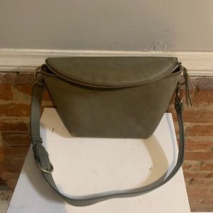 Universal Threads belt bag - olive green. Gently used, good condition!